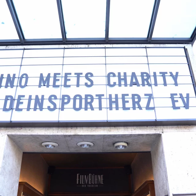 Was für ein Abend. Was für ein Herzschlag. Was für ein Miteinander 🫶

Unsere erste Charity Night von DeinSportherz e.V. war mehr als nur eine Veranstaltung – es war ein Fest der Menschlichkeit, der Emotionen und der gelebten Solidarität.

Es wurde gelacht. Es wurde geweint. Es wurde bewegt – im Herzen und auf der Bühne.

Von ganzem Herzen danken wir allen, die diesen Abend möglich gemacht haben:

Allen Gästen, die vor Ort waren.

Allen Vereinen und Projektverantwortlichen, die mit Leidenschaft ihre Herzensprojekte vorgestellt haben.

Allen Spenderinnen und Spendern, Partnern, Sportpaten, Helferinnen und Unterstützern – vor Ort und aus der Ferne.

Ihr habt gezeigt, was möglich ist, wenn Menschen sich gemeinsam für eine gute Sache stark machen – vor allem für die Kinder, für die wir das alles tun.

Redet über DeinSportherz e.V. und transportiert unsere Vision weiter nach draußen 🫶

DeinSportherz e.V. sagt: DANKE.
Von Herzen. Fürs Herz.❤️